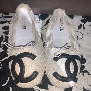 ❤️RARE CHANEL FLATS❤️